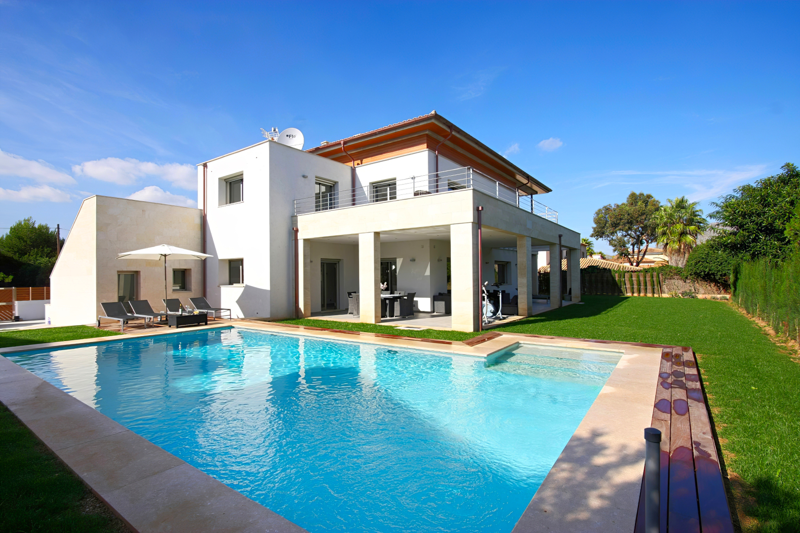 Casa Linda is a luxury villa for rent in Puerto Pollensa