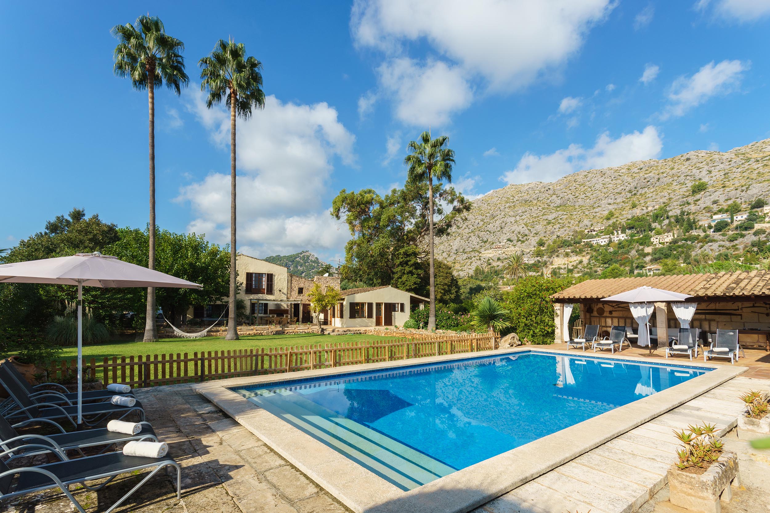 Can Gat is a nice country villa in Pollensa