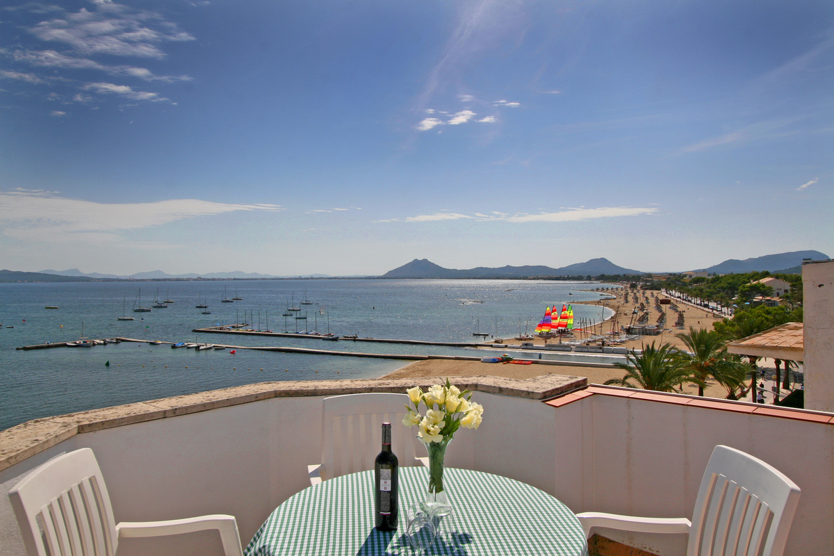 La Gola is an apartment by the beach of Puerto Pollensa with stunning views