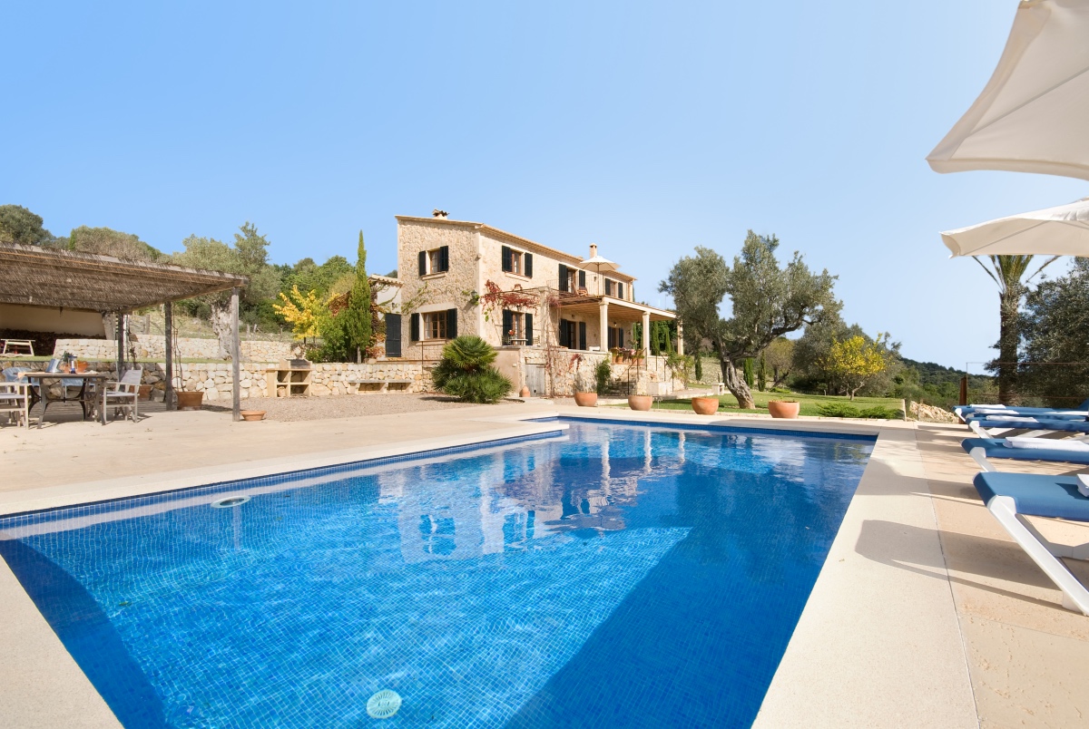 Muntalegre is a nice villa in Pollensa with spectacular sea views