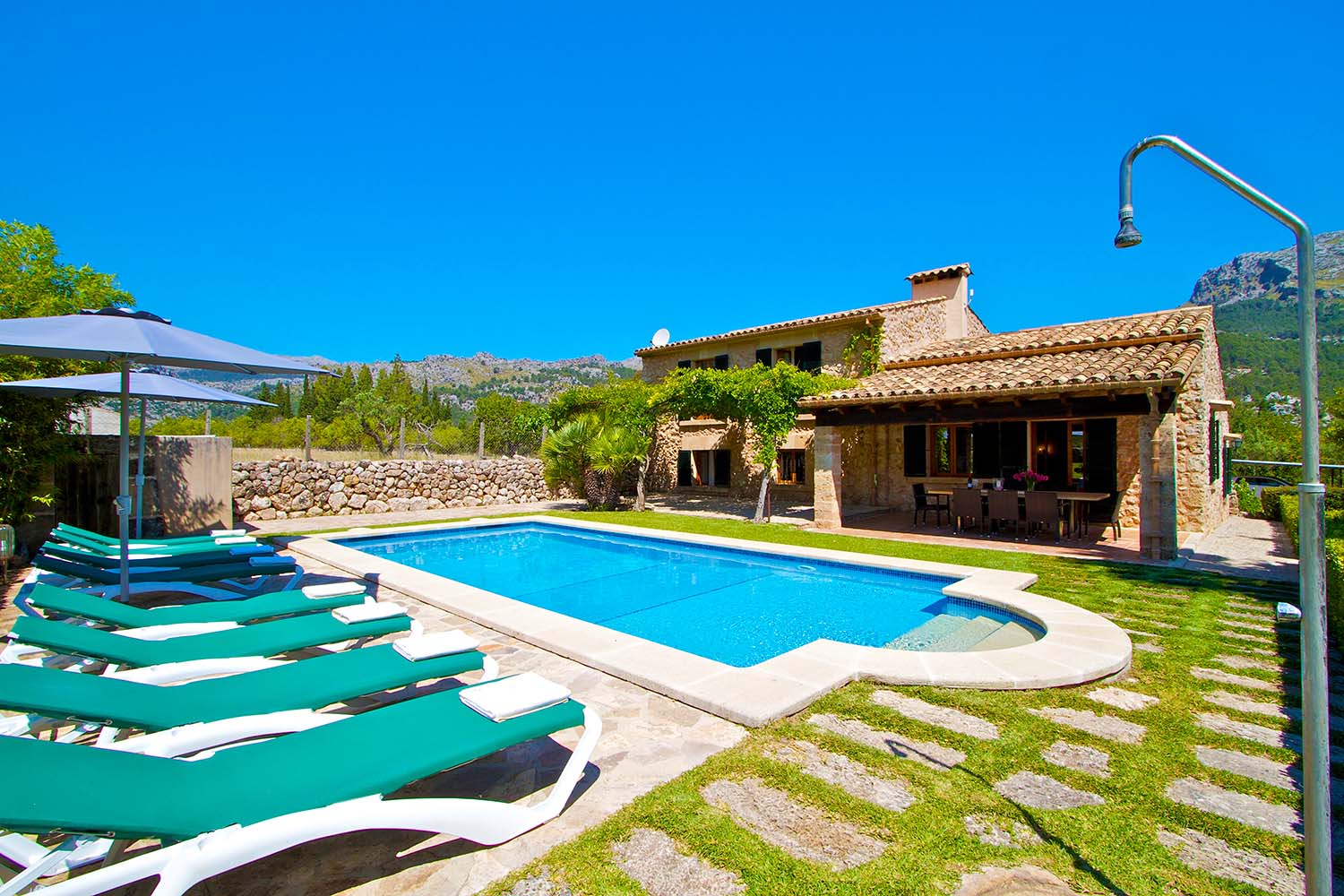 Can Peric is a comfortable villa in a quiet location by Pollensa