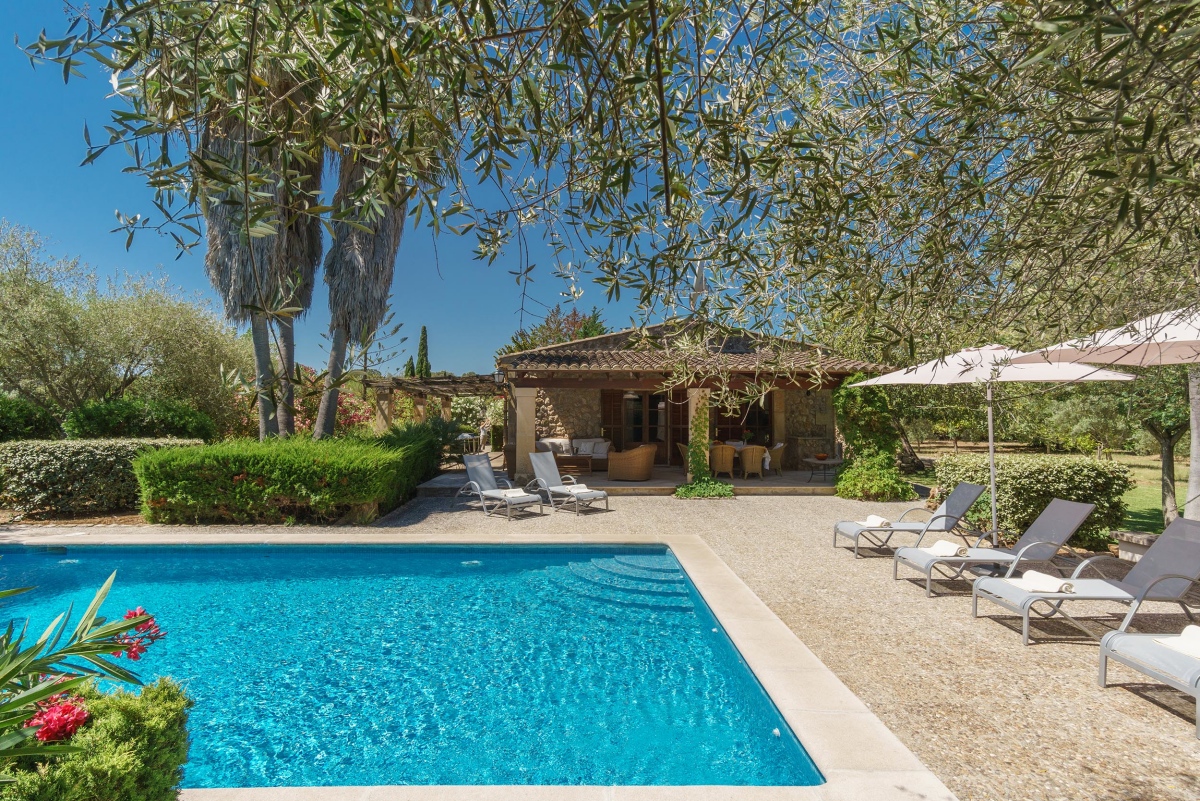 Llangana is a well equipped country villa in Pollensa